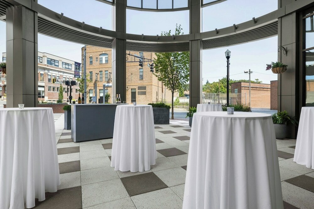 Фото The MC, Autograph Collection