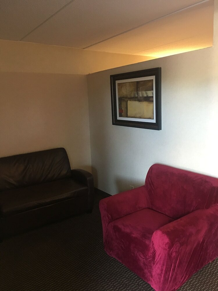 Фото Ramada by Wyndham Rockville Centre