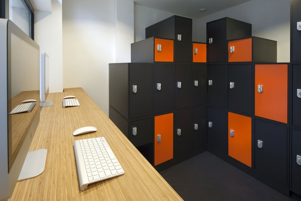 Фото EasyHotel Amsterdam City Centre South