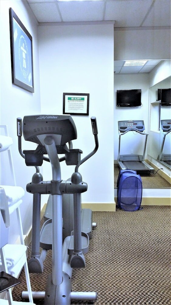 Фото Travelodge by Wyndham Vancouver Airport