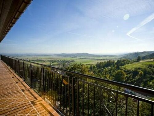 Гостиница Hotel Srebrna Góra в Бардо