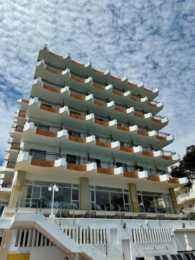 Фото Hotel Cabot Cala Ferrera
