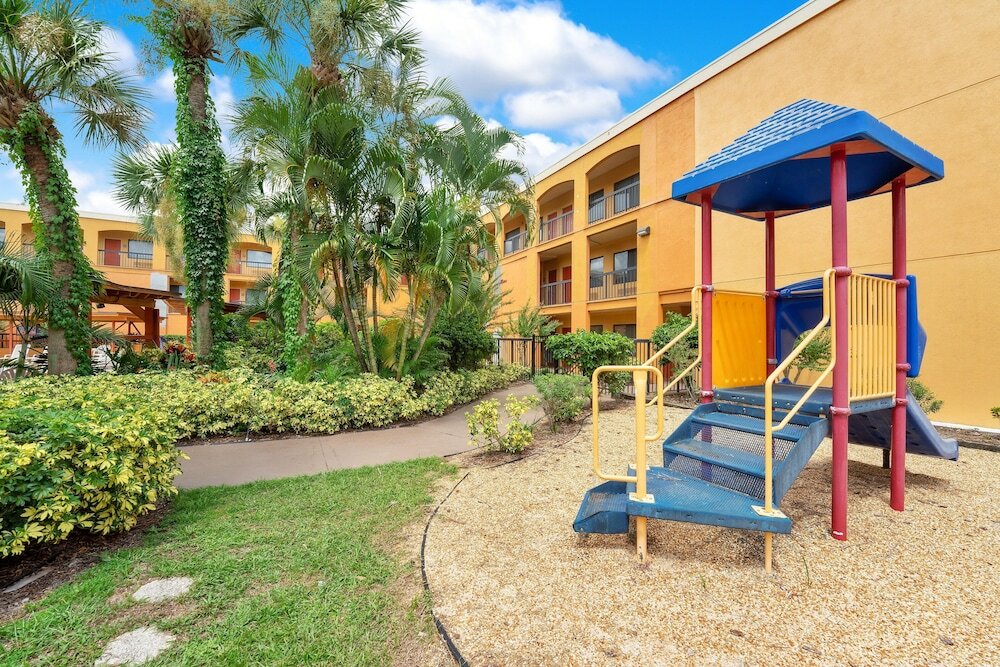 Фото Mi Casa Hotel