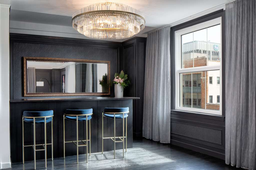 Фото Amway Grand Plaza, Curio Collection by Hilton