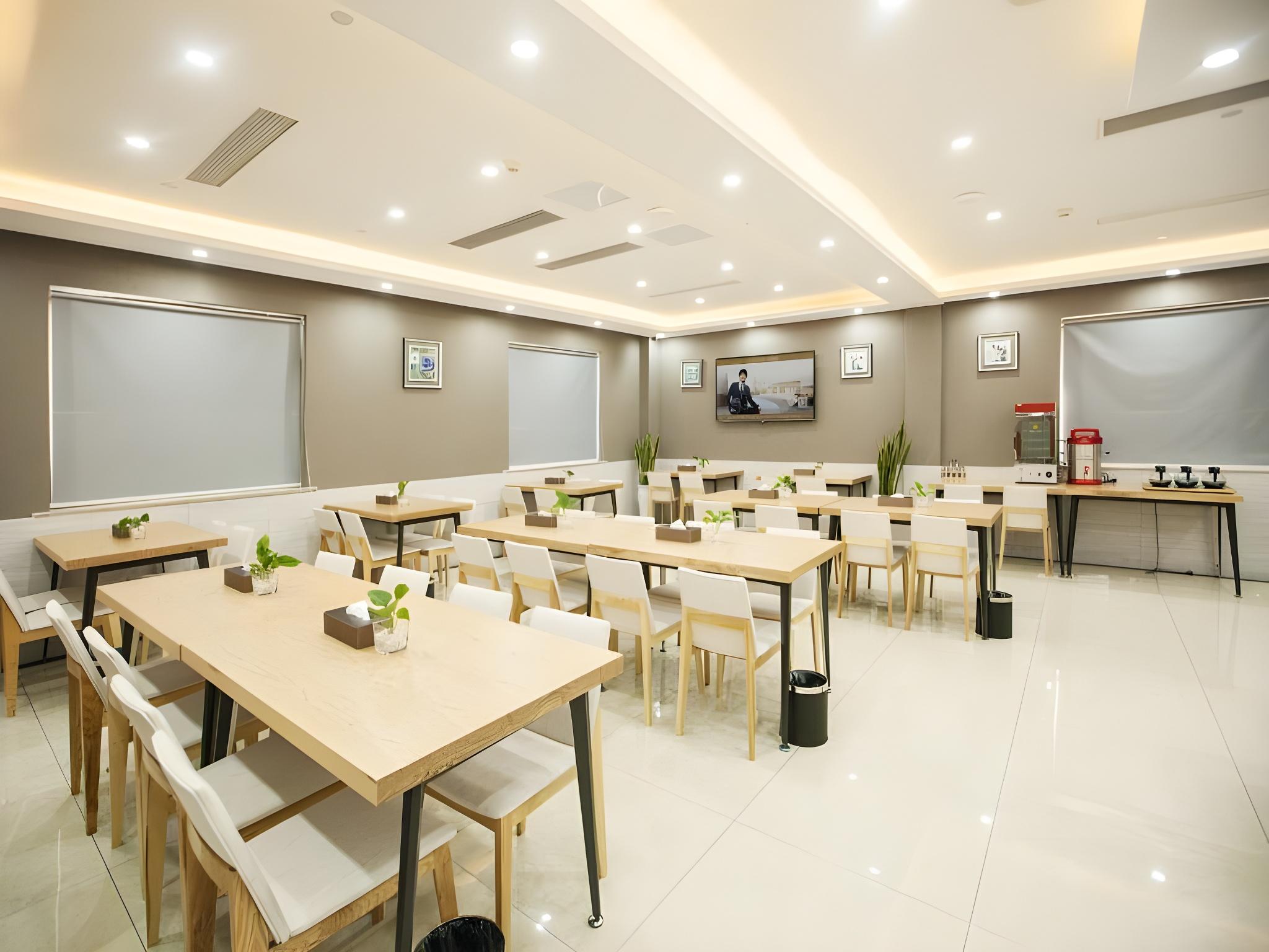 Фото Gya Jiaxing Tongxiang City Century Avenue Hotel