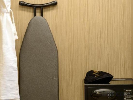 Фото The Granite Luxury Hotel