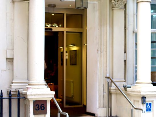 Фото Great St Helen Hotel