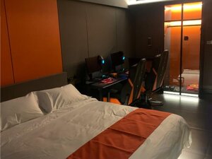 Shousheng E-sports Hotel (Beside the South Gate, Jiamiao Street, No. 4, Zone 2, Xinduhui), hotel