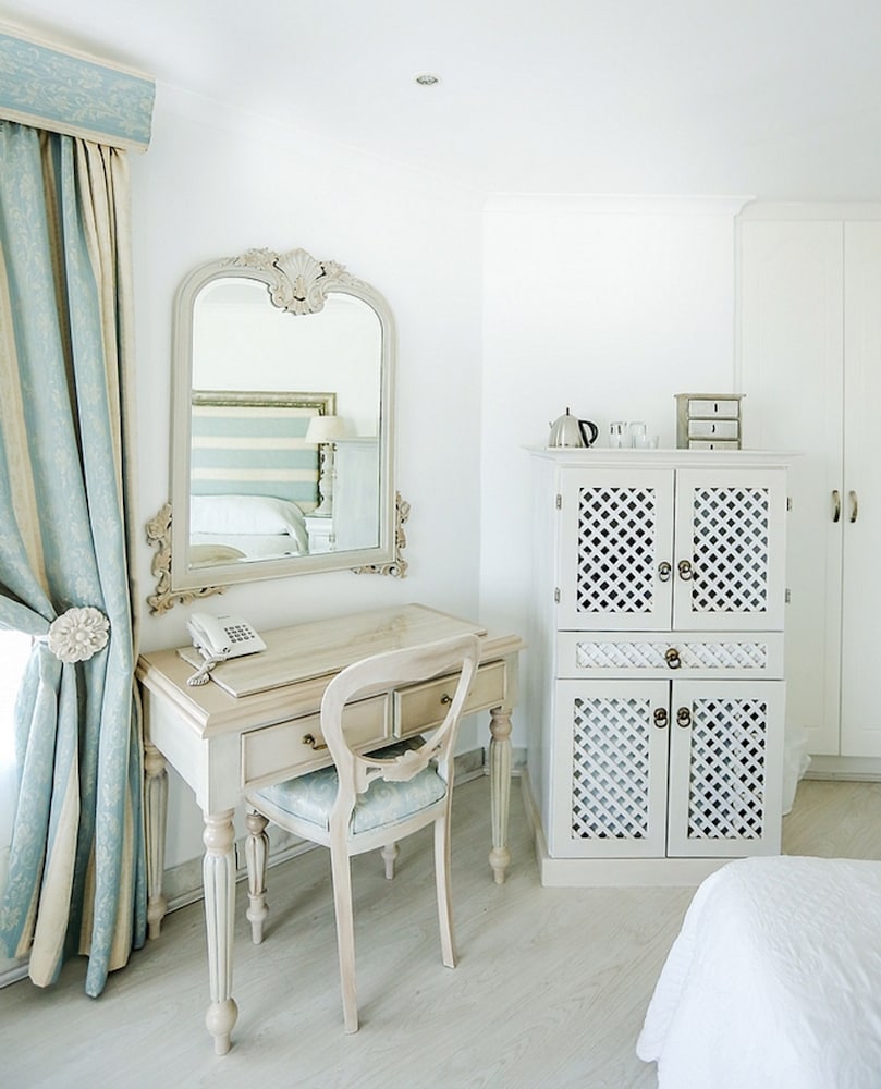 Фото Misty Waves Boutique Hotel