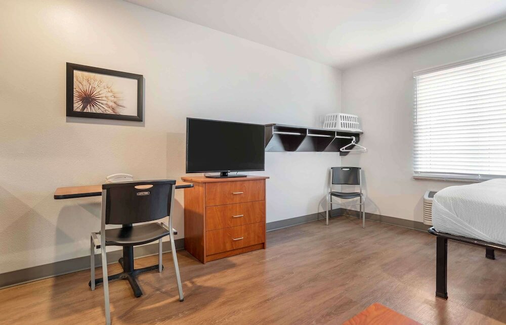 Фото WoodSpring Suites Pensacola Northeast