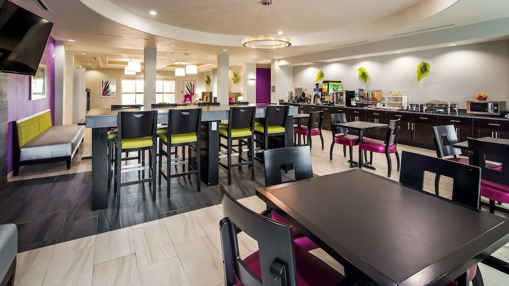 Фото Best Western Plus Dilley Inn & Suites