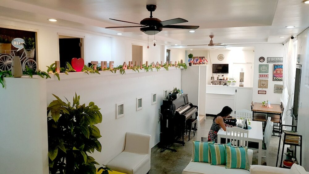 Фото Crossroads Hostel Manila