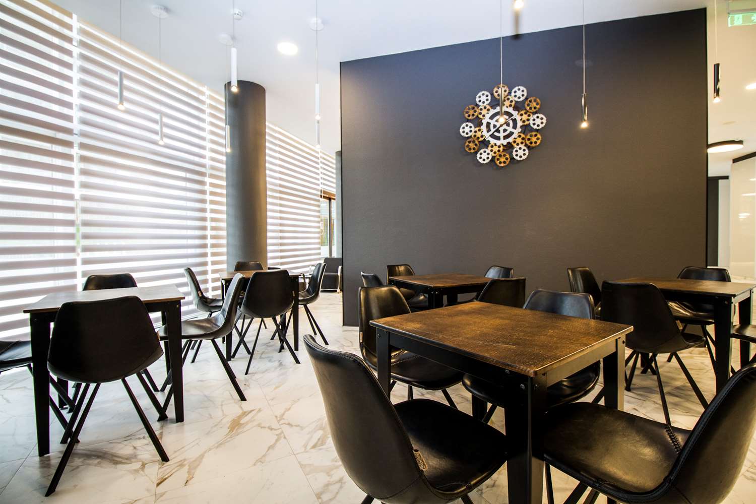 Фото Best Western Plus Premium Inn