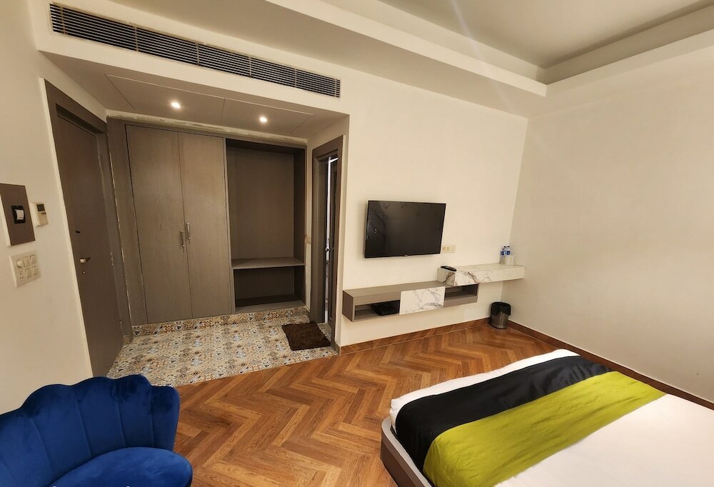 Фото Hotel Square 9 Inn