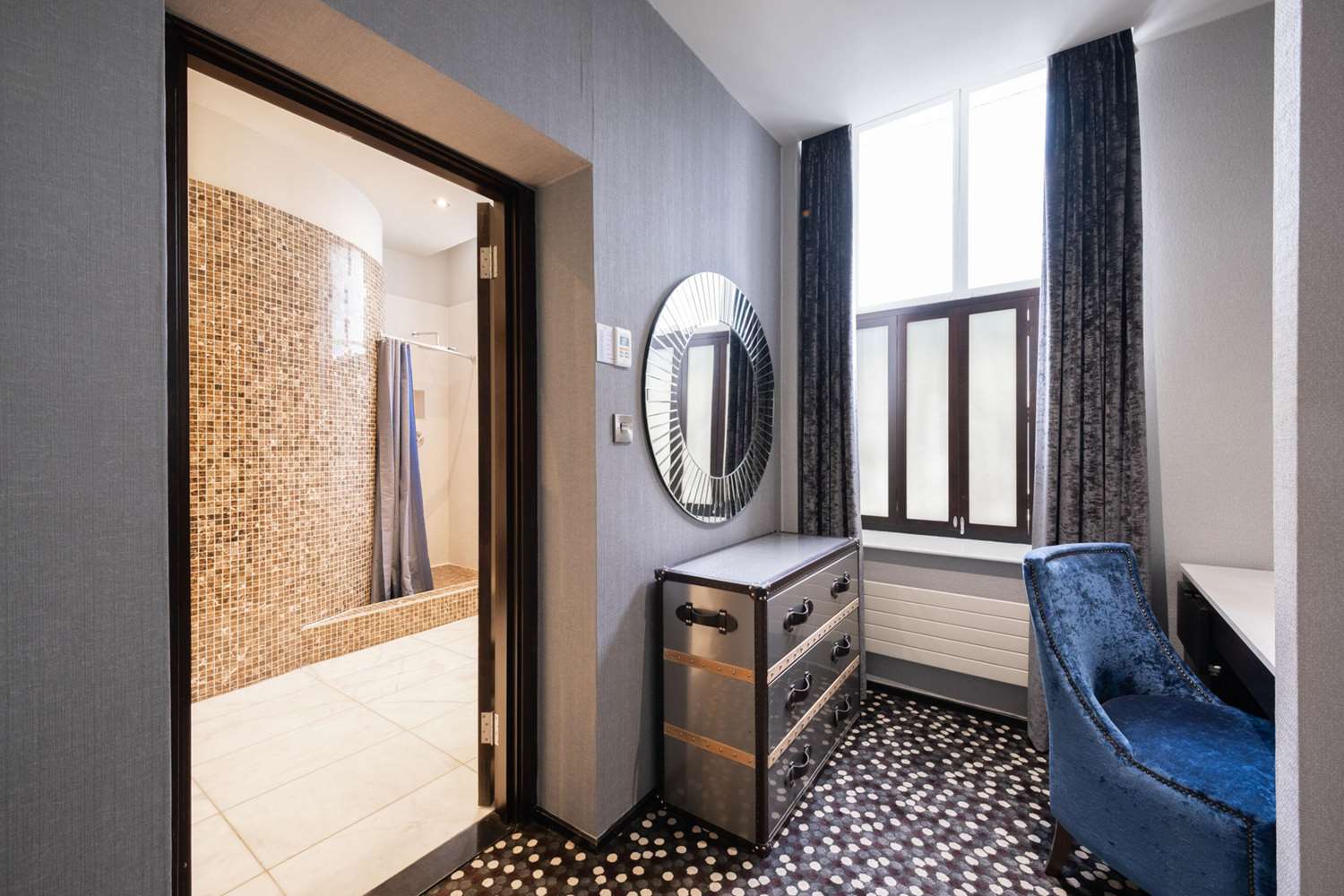 Фото Ten Square Hotel