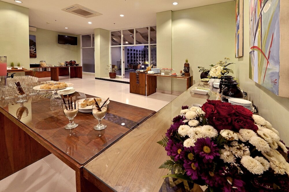 Фото Whiz Hotel Malioboro Yogyakarta