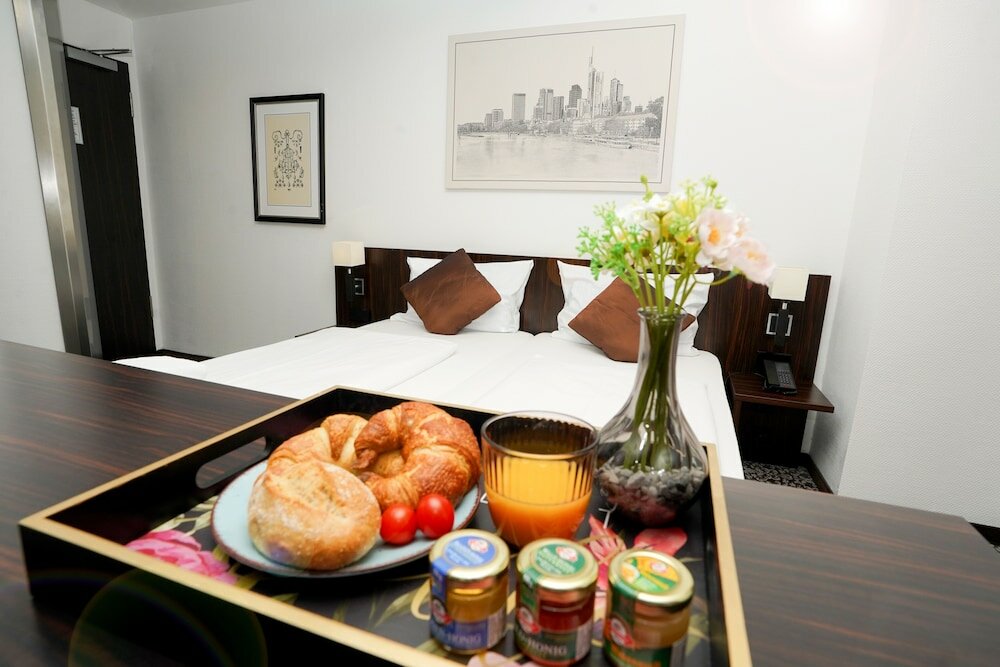 Фото The Atrium Hotel