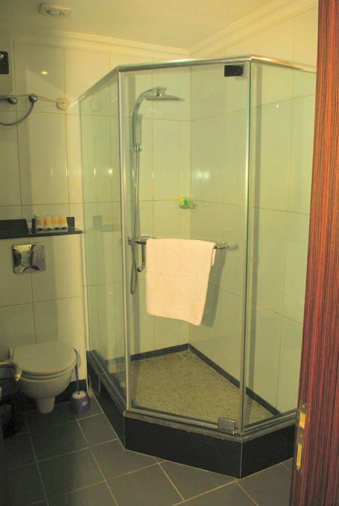 Фото Morning Side Suites Etim Inyang