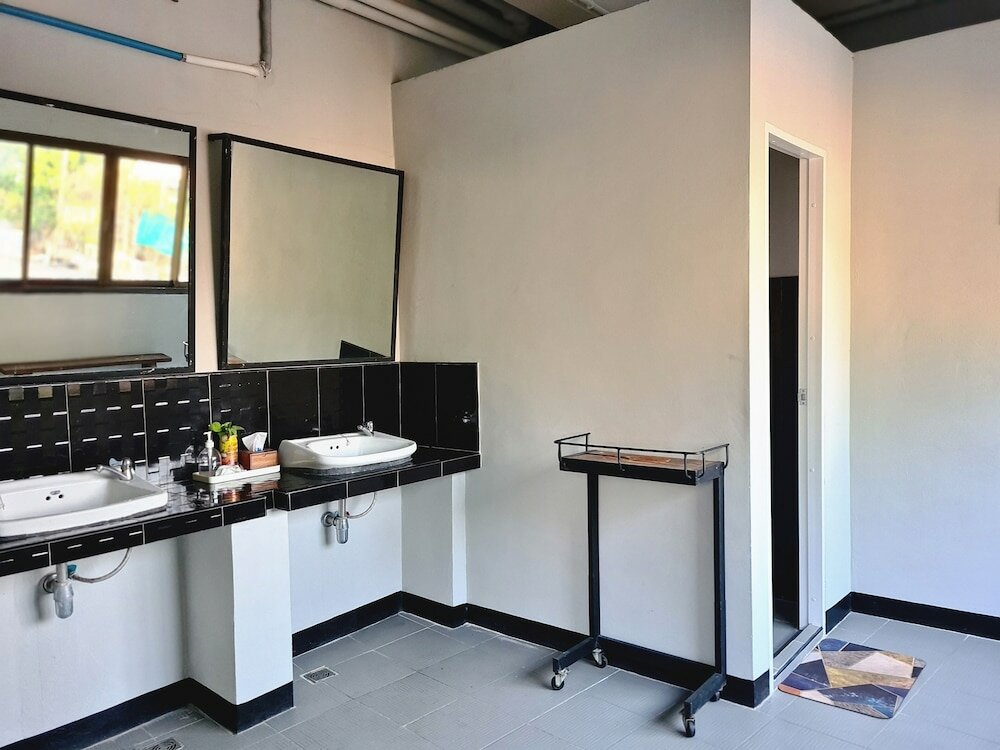 Фото The 8 Factory Hostel Phitsanulok