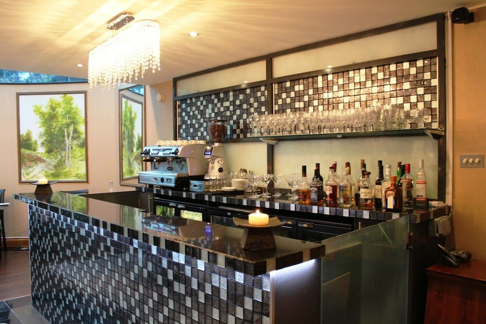 Фото The Colonnade