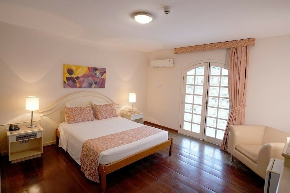 Фото Colonial Plaza Hotel