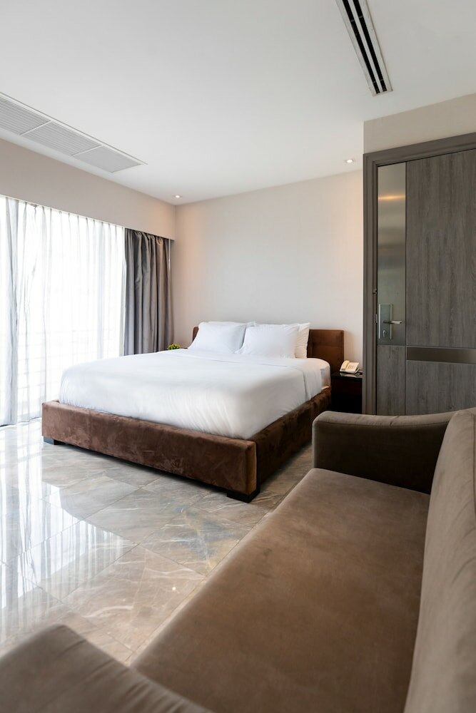 Фото Sukhothai Hotel and Residence