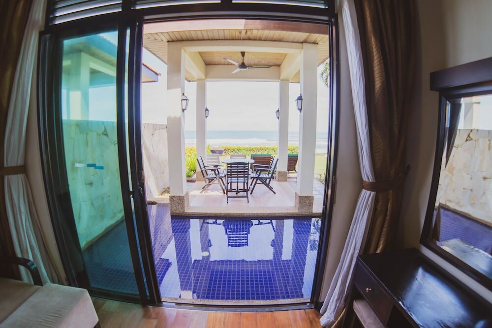 Фото Borneo Beach Villa & Suite