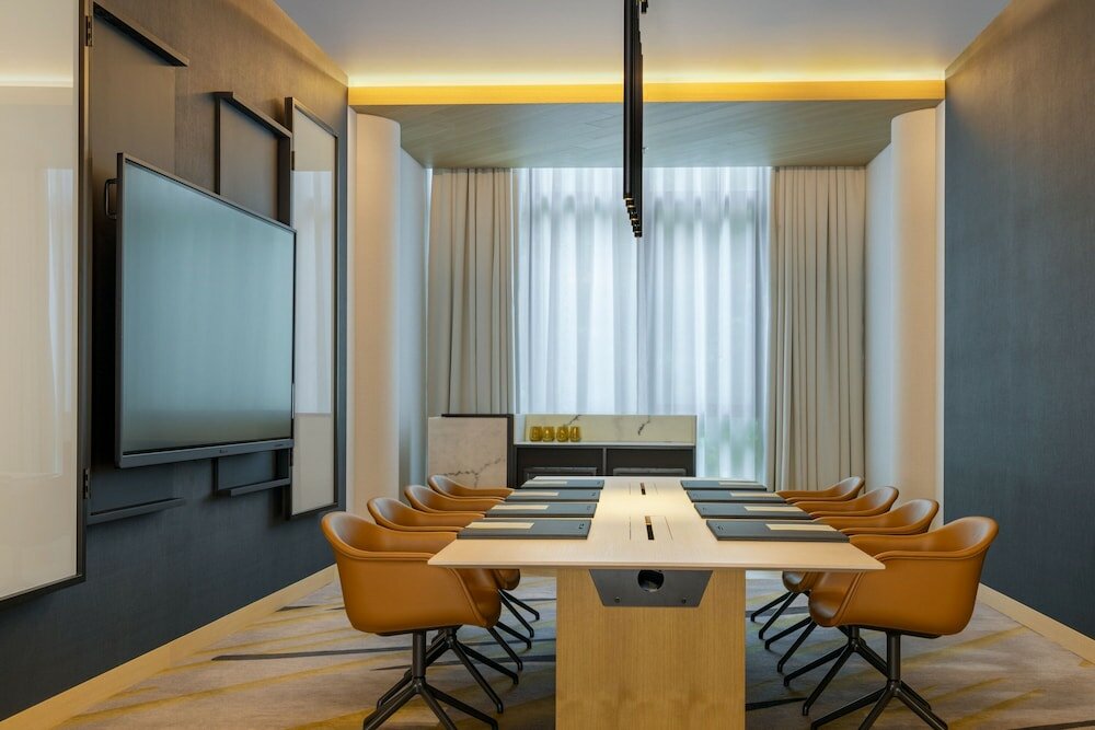 Фото Paragraph Freedom Square, a Luxury Collection Hotel