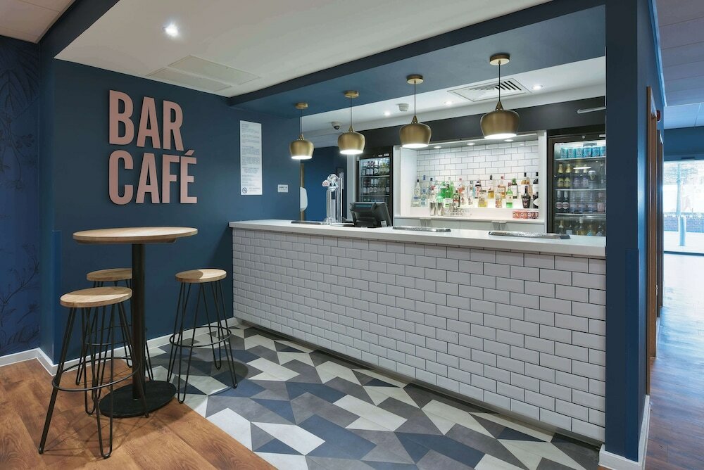 Фото Travelodge London Ealing