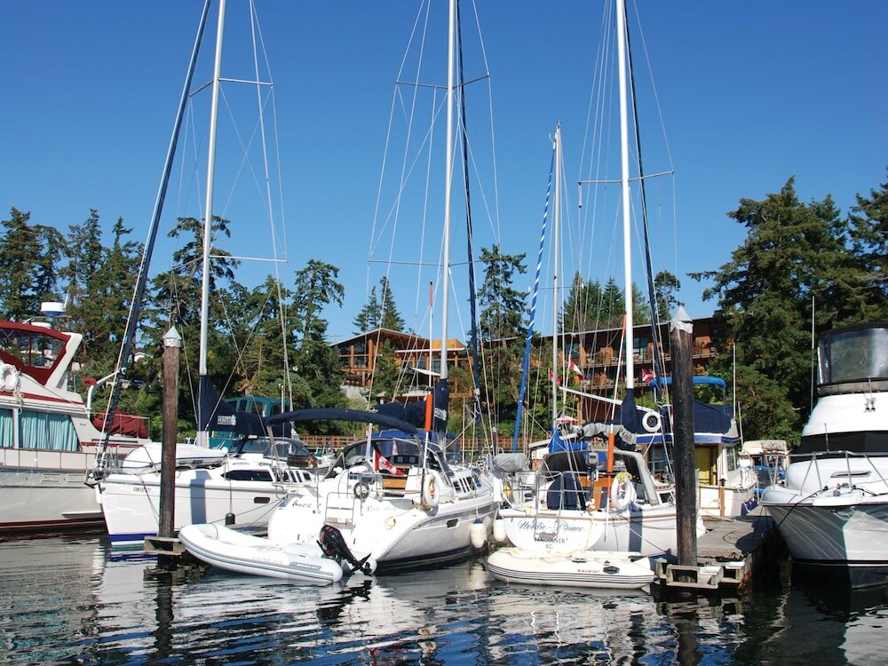 Фото Brentwood Bay Resort & SPA