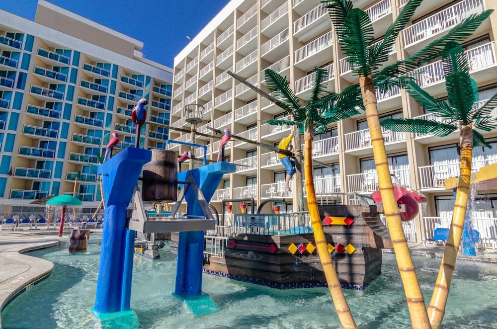 Фото Captain's Quarters Resort