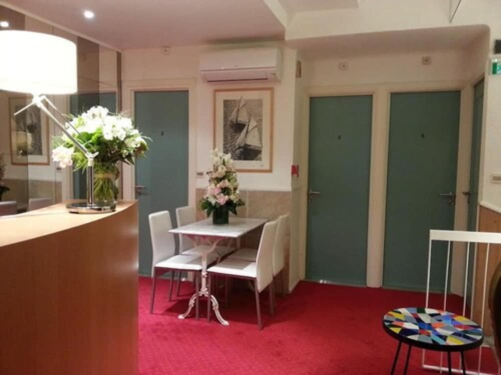 Фото Azurene Royal Hotel