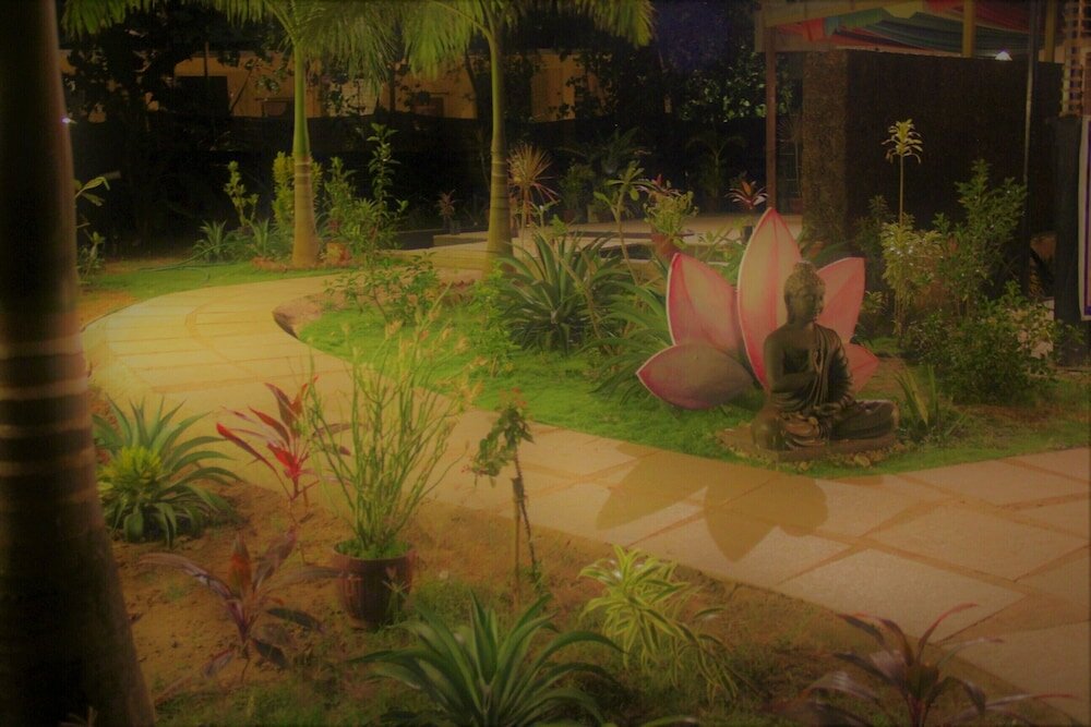 Фото Lotus Sutra