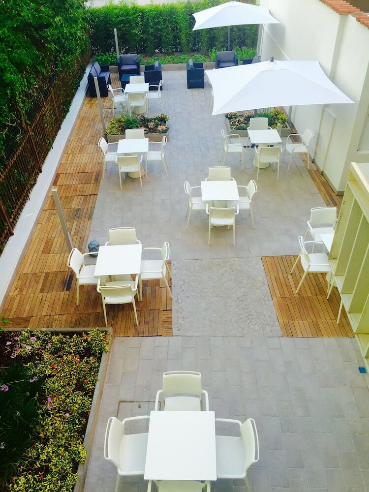 Фото Hotel The One