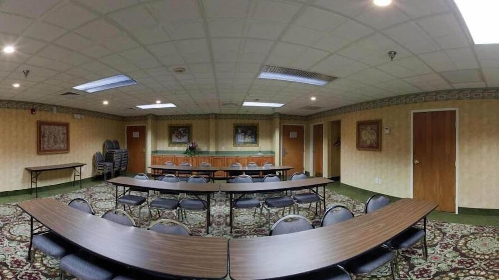 Фото Holiday Inn Express Plymouth, an Ihg Hotel