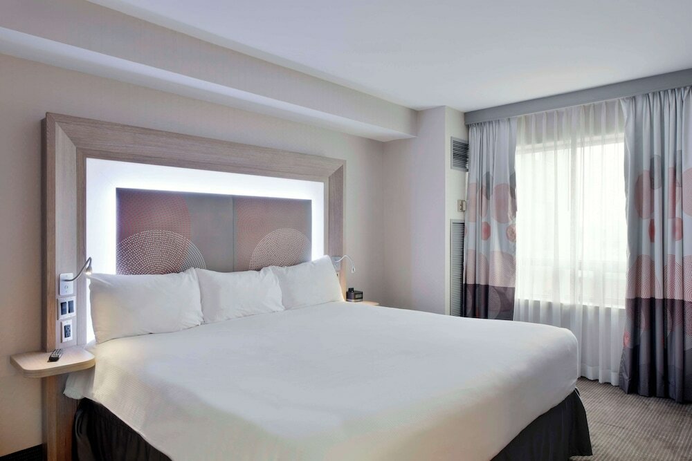 Фото DoubleTree by Hilton Ottawa Downtown