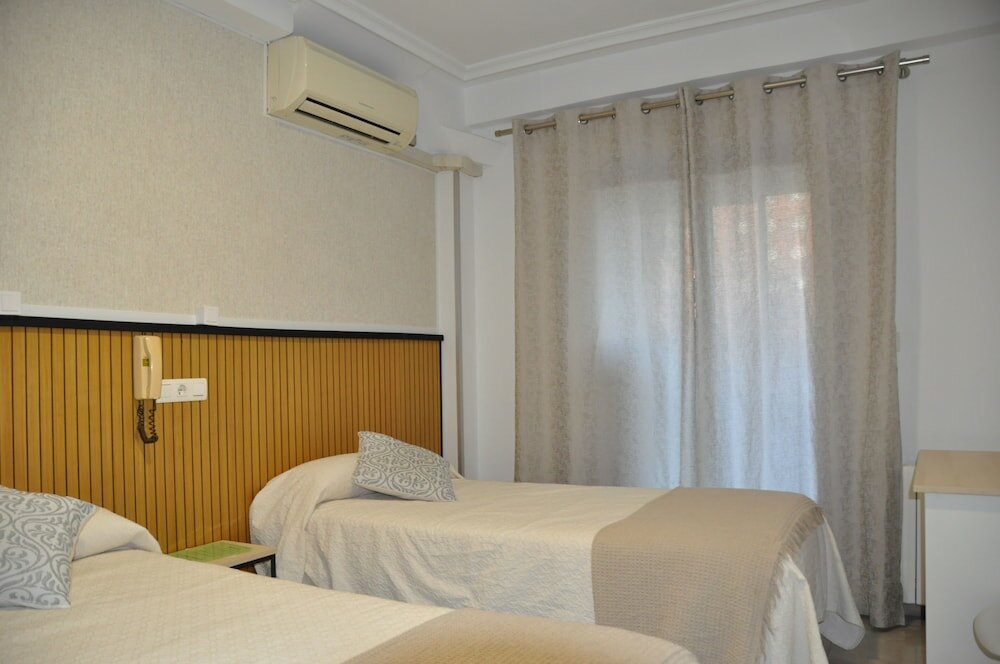 Фото Hostal Ramón y Cajal