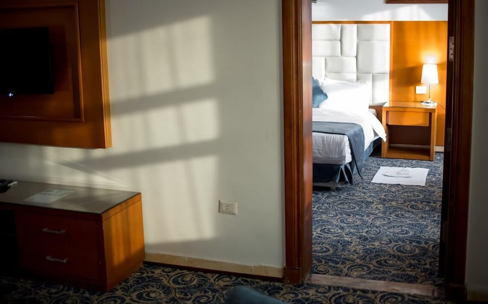 Фото Rehana Plaza Hotel