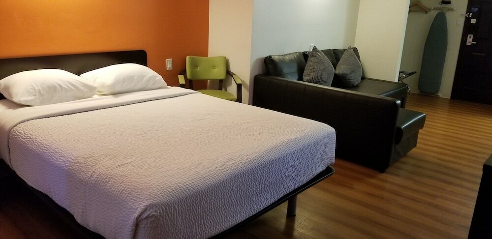 Фото Motel 6 Innisfail Ab