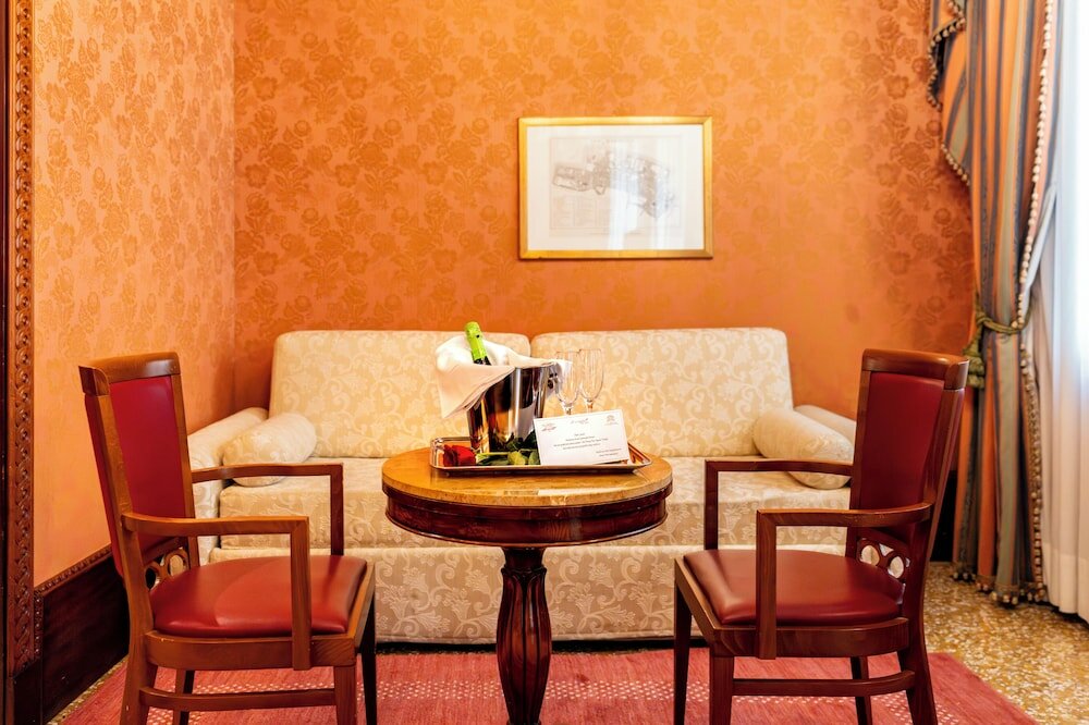 Фото Hotel Al ponte dei sospiri