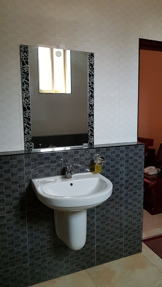 Фото Biraj International Hotel