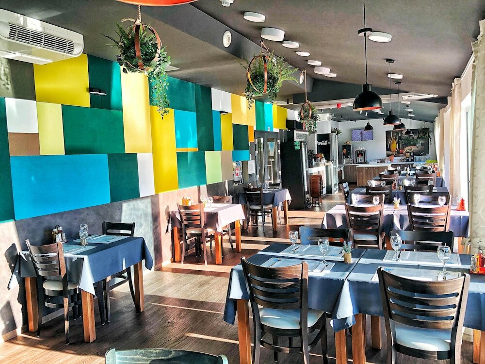 Фото 16 Lakes Hotel