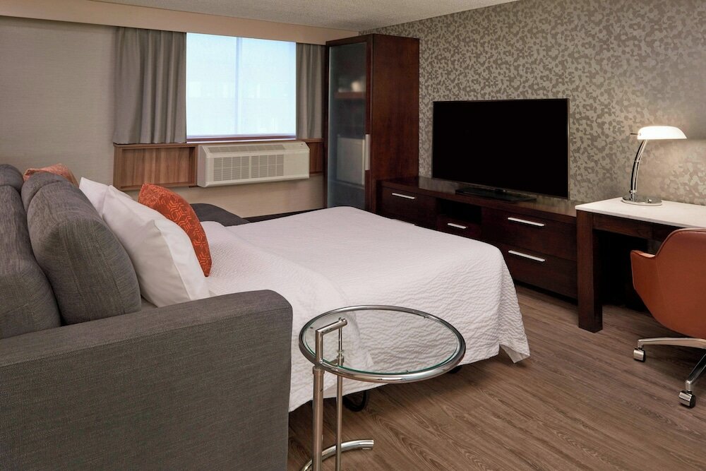 Фото Fairfield by Marriott Montreal Downtown