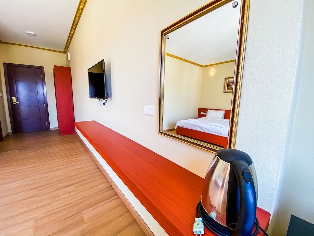 Фото Douangpraseuth Hotel