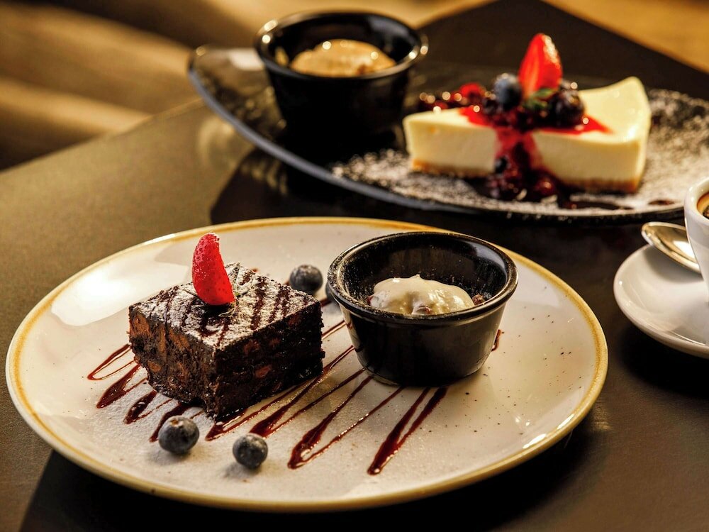 Фото Mercure Cardiff North Hotel