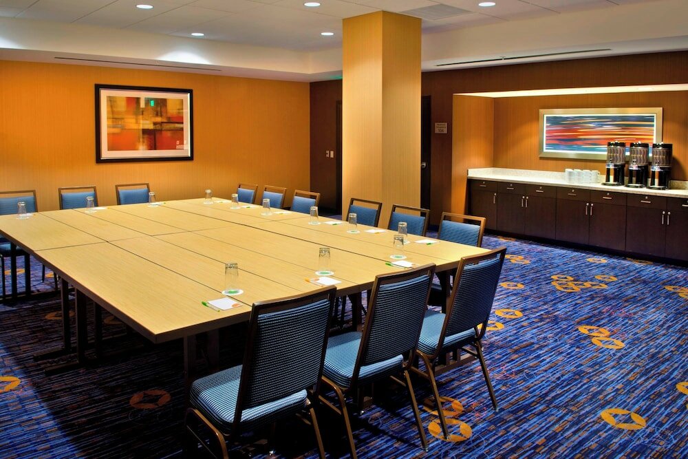 Фото Courtyard by Marriott Newark Downtown