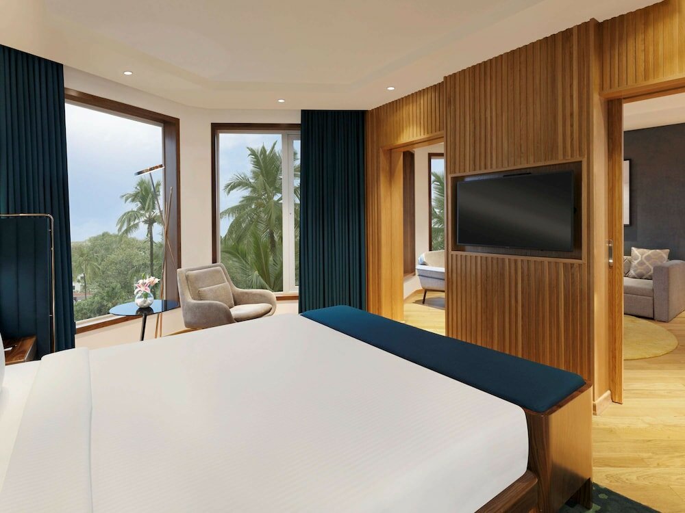 Фото Novotel Mumbai Juhu Beach Hotel