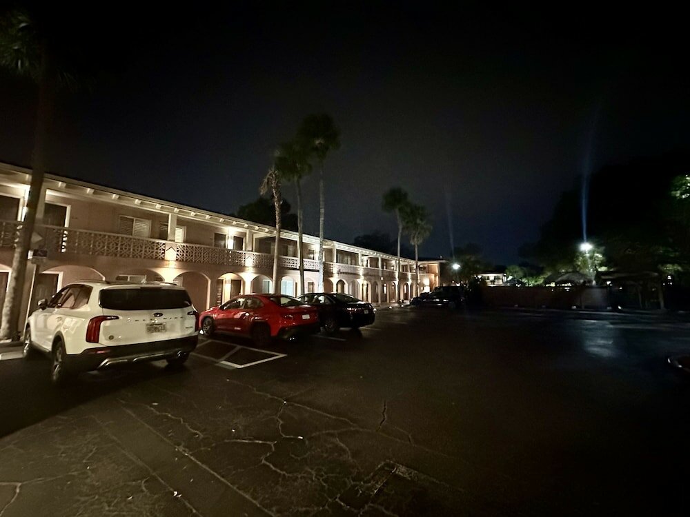 Фото Tahitian Inn