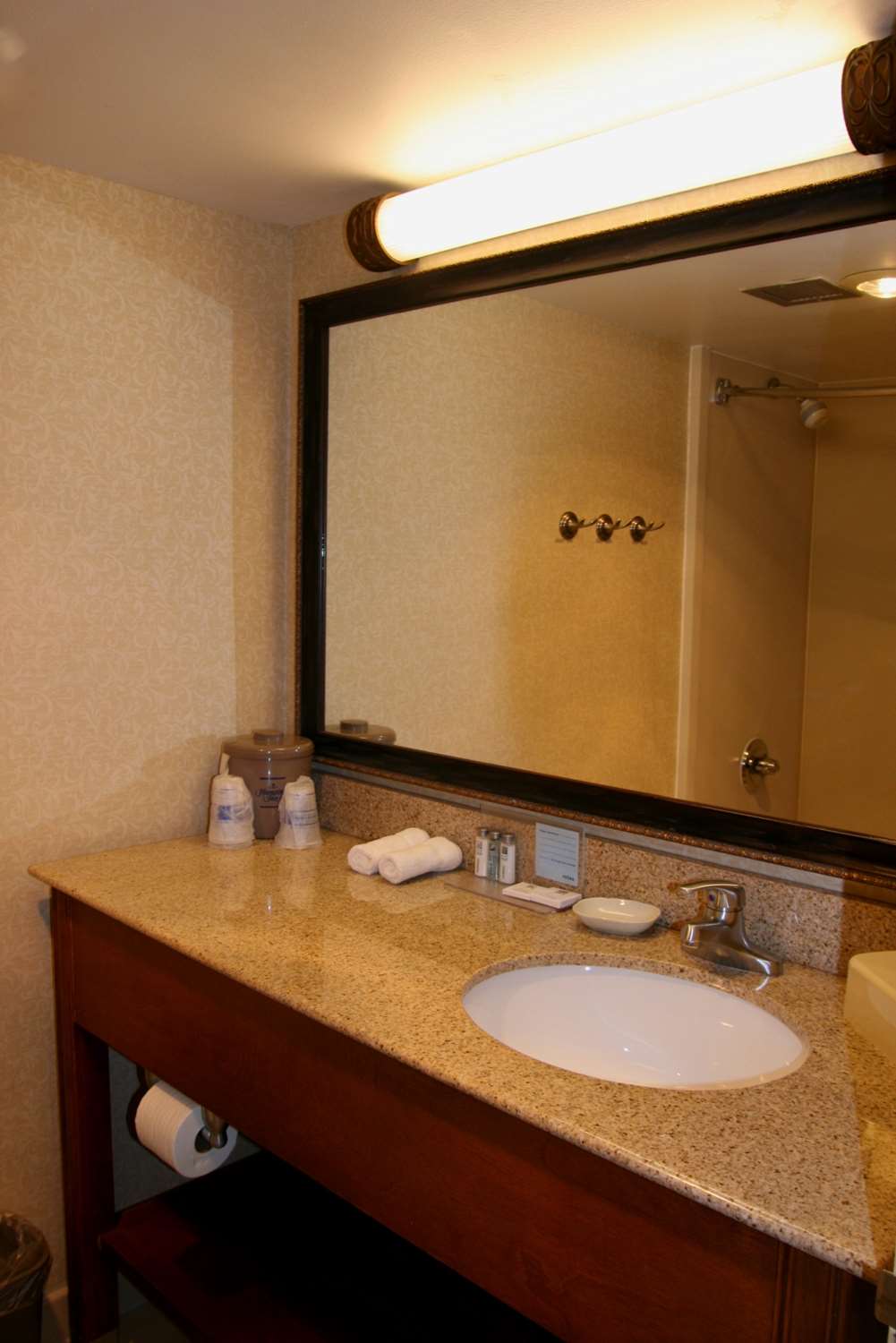 Фото Hampton Inn White Plains/Tarrytown