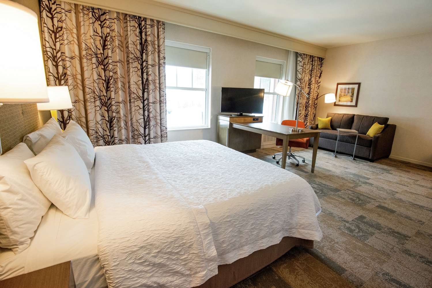 Фото Hampton Inn and Suites Manchester